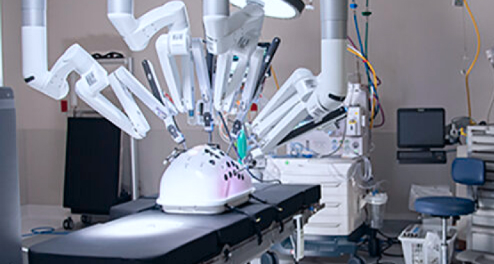 Доступ к операционному полю: робот в операционной